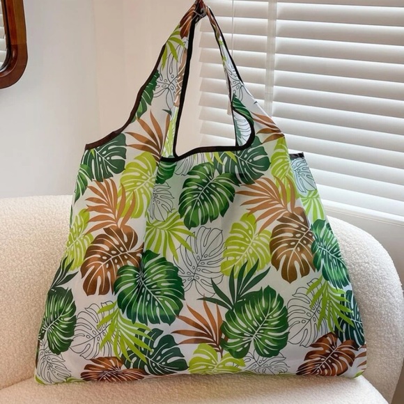 NWT Tropical Leaf Tote Bag - Picture 5 of 7